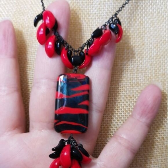 Vintage Czech Glass Bead Necklace red black - Picture 4 of 5